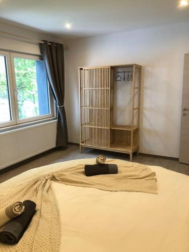 Riverside houseにあるベッド