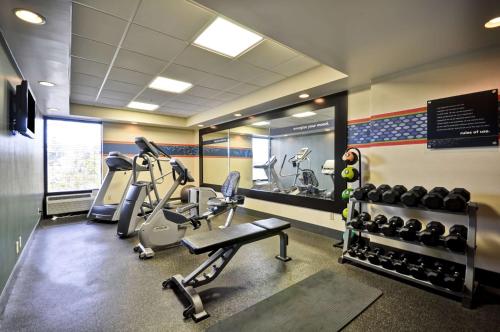 a gym with several treadmills and cardio machines at Hampton Inn Columbus/Dublin in Dublin
