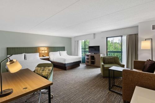 Postel nebo postele na pokoji v ubytování Hampton Inn & Suites Lake George