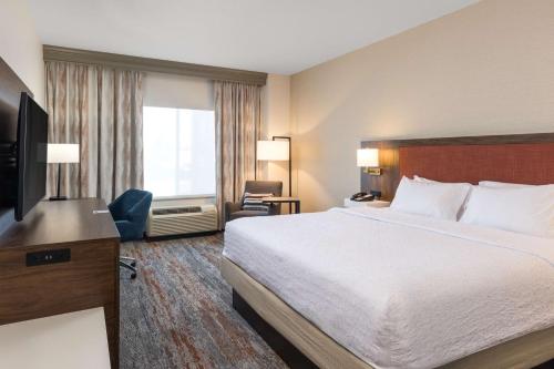 a hotel room with a bed and a television at Hampton Inn & Suites Yuba City in Yuba City