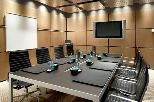 Zona business o sala de conferencias en Hilton Adelaide