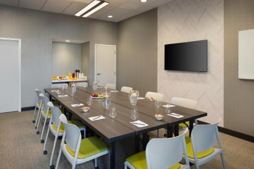 El área de trabajo o centro de convenciones de Springhill Suites by Marriott Newburgh Evansville