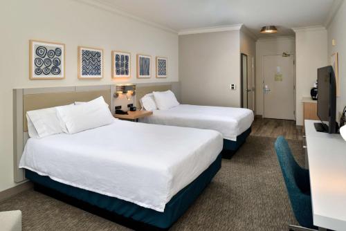 Кровать или кровати в номере Hilton Garden Inn Napa