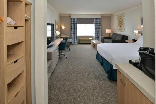 Кровать или кровати в номере Hilton Garden Inn Napa