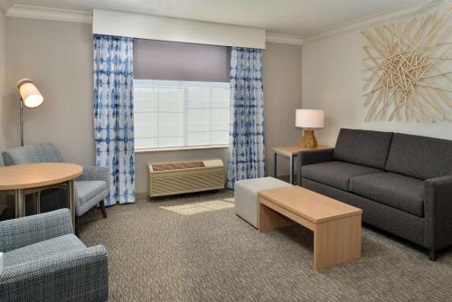 Гостиная зона в Hilton Garden Inn Napa