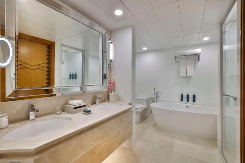 Ванная комната в Hilton Dubai Jumeirah