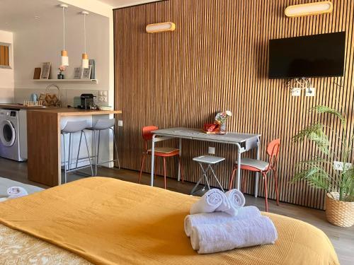 Bythewave Apartments