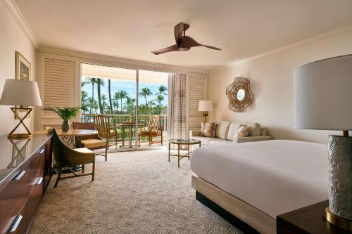 Postel nebo postele na pokoji v ubytování Grand Wailea Resort Hotel & Spa, A Waldorf Astoria Resort