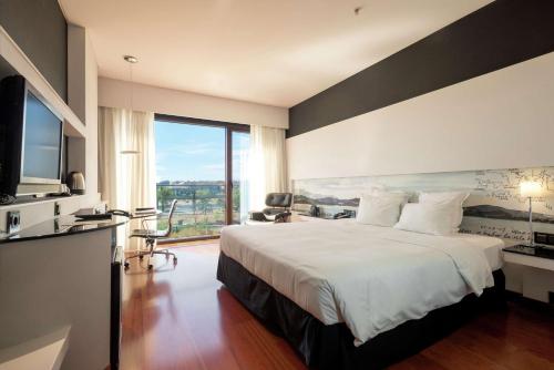 Hilton Madrid Airport photo 79