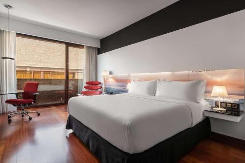 Hilton Madrid Airport photo 80