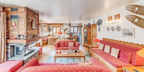 a living room with red couches and a fireplace at Chalet Le Prairial - Chalets pour 8 Personnes MAE-0071 in Champagny-en-Vanoise