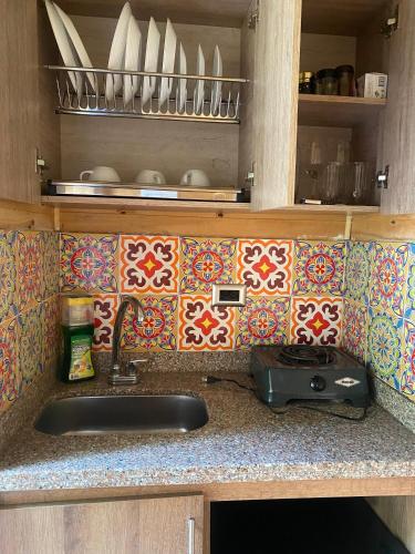 Dapur atau dapur kecil di cabañas Emuná santa elena