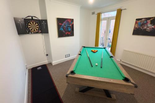 a room with a snooker table in a room at Amorly House - Sleeps 8 Free Permit Parking Big Spacious With Games Room in Norwich