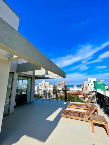 Balkón nebo terasa v ubytování Cobertura Duplex Vila do Sol 4 suítes