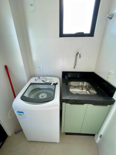 Kuchyň nebo kuchyňský kout v ubytování Cobertura Duplex Vila do Sol 4 suítes