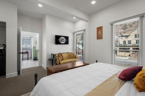 a bedroom with a bed and a living room at Club Hotel in Idaho Springs