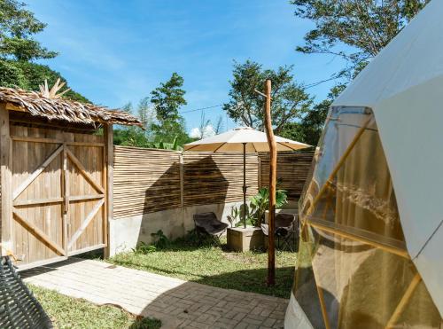 Vườn quanh Domes and Dreams Lio Glamping
