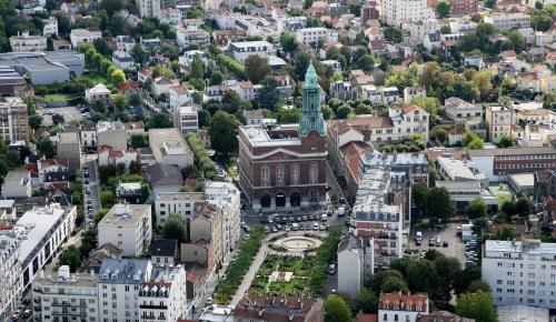an aerial view of a city with a building at Maison Atypique accès direct Paris, Cuisine design in Bois-Colombes