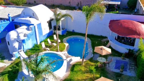 an aerial view of a house with a swimming pool at Hacienda con Albercas Climatizadas in San Miguel de Allende
