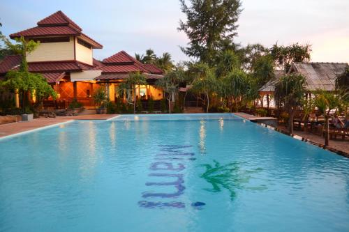 Bazén v ubytování Lanta Miami Resort - SHA Extra Plus nebo v jeho okolí