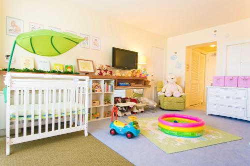 a baby room with a crib and a room with a crib at Sheraton Waikiki Beach Resort in Honolulu