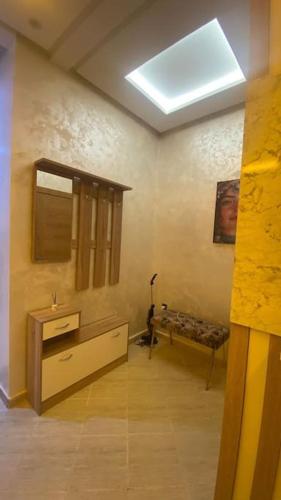 a room with a table and a bench in a room at Naj'Appartement de charme in Temara