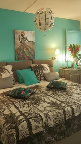 Llit o llits en una habitació de Gwadabelle