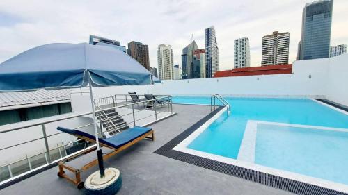 a swimming pool with an umbrella on top of a building at 5A-Short-term rental allowed-2BRs Downtown Bangkok in Makkasan