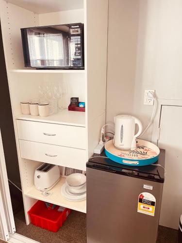 a kitchen with a microwave and a small refrigerator at Cozy 1BR stay in Taupo Central in Taupo