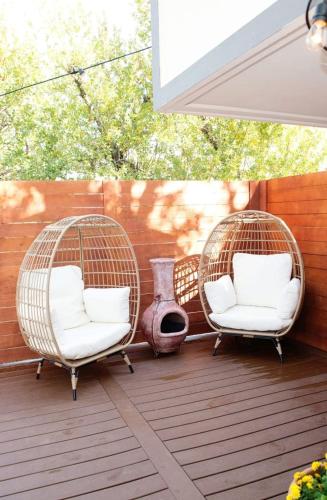 Gambar di galeri bagi Tiny Home With Hot Tub and Cowboy Pool di Fredericksburg