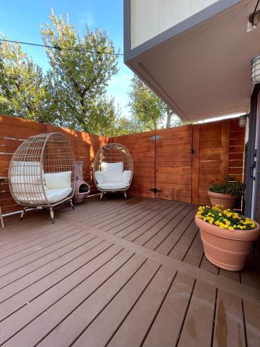 Gambar di galeri bagi Tiny Home With Hot Tub and Cowboy Pool di Fredericksburg