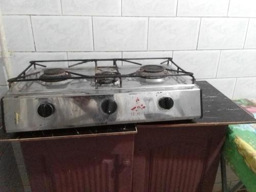 a stove top oven sitting on top of a counter at ش ادفو من ش عبد المنعم سند in Alexandria