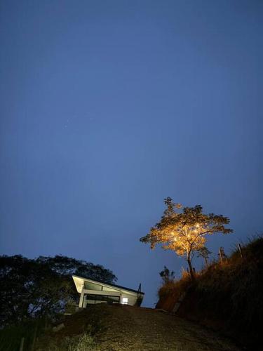 a bench sitting on top of a hill at night at Cabaña con piscina y vista al mar in Puntarenas