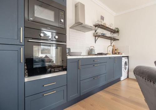 Küche/Küchenzeile in der Unterkunft Hitchmans Mews - Stunning 2BD in Chipping Norton!