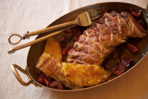 a bowl of food with meat and a fork at L'Escampe in Saturargues