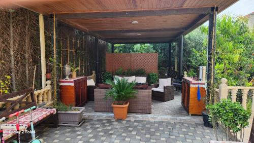Κήπος έξω από το S Pollo Apartments by first beach line