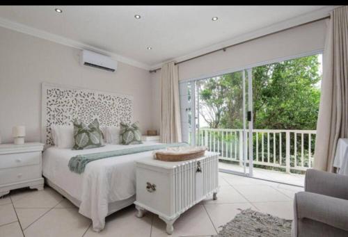 En eller flere senge i et værelse på The Sea View