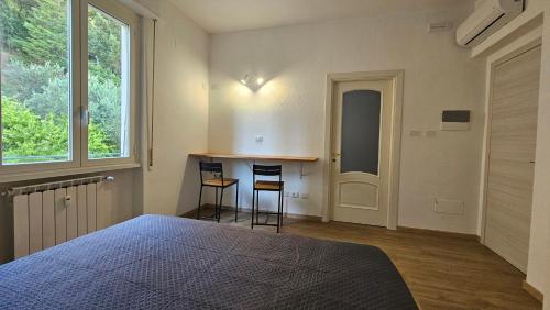 a bedroom with a bed and a table and two chairs at La Venére 5Terre in La Spezia