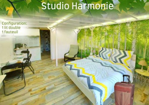 a visualization of a bedroom with a bed and a desk at Joli studio avec terrasse, 2km A79, 6km le Pal in Dompierre-sur-Besbre