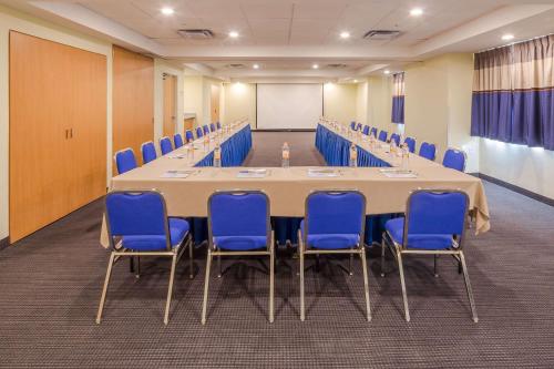 Der Geschäftsbereich oder Konferenzraum in der Unterkunft Microtel Inn & Suites by Wyndham Culiacán