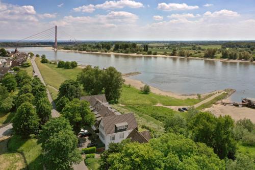 arial view of a river with houses and a bridge at Hotel Fährhaus km734 in Düsseldorf