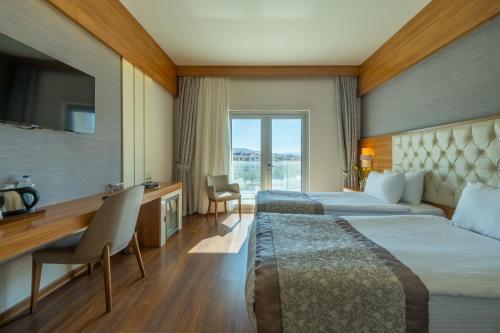 Postel nebo postele na pokoji v ubytování Parion Hotel