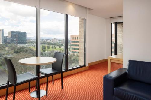 Posezení v ubytování Fairfield by Marriott Bogota Embajada