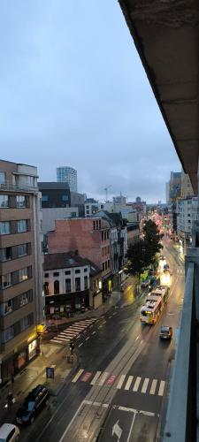 a view of a city street with cars and buses at charmante studio 45m2 in Antwerp