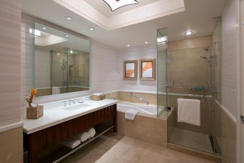 Bathroom sa Solaire Resort Entertainment City