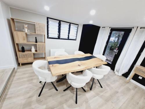Fotografie z fotogalerie ubytování T3 de Prestige Rez-De-Chaussée v destinaci Maubeuge