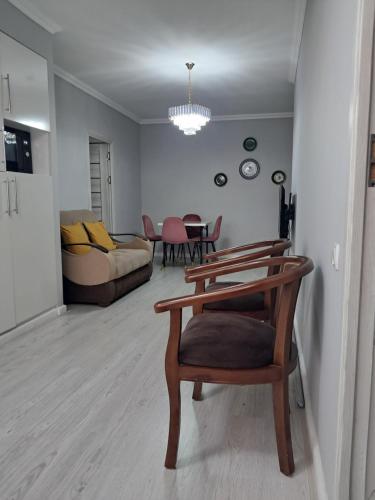 Newly Renovated Modern 2 Bed Apt Near Gur-e-Amir -Brown Door