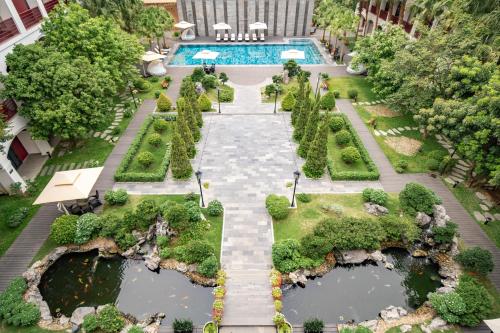 Senna Hue Hotelにある庭