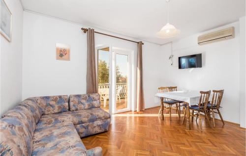 2 Bedroom Nice Apartment In Rab