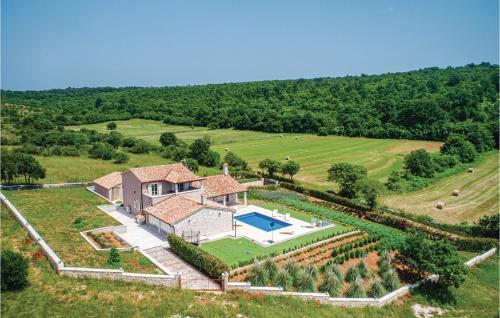 Πισίνα στο ή κοντά στο Beautiful Home In Krnica With Sauna